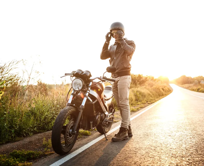 Occhiali da sole in moto: lenti polarizzate o fotocromatiche?