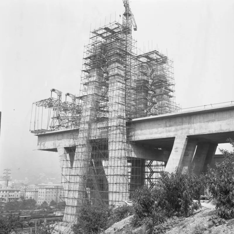 Crolla a Genova il Ponte Morandi