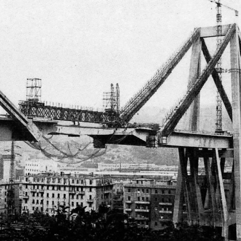 Crolla a Genova il Ponte Morandi