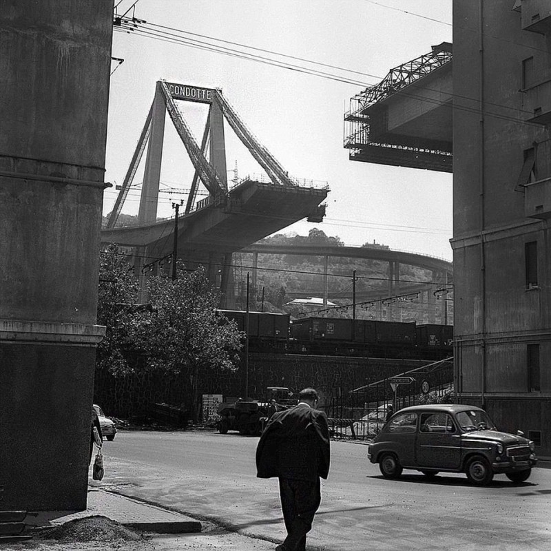 Crolla a Genova il Ponte Morandi