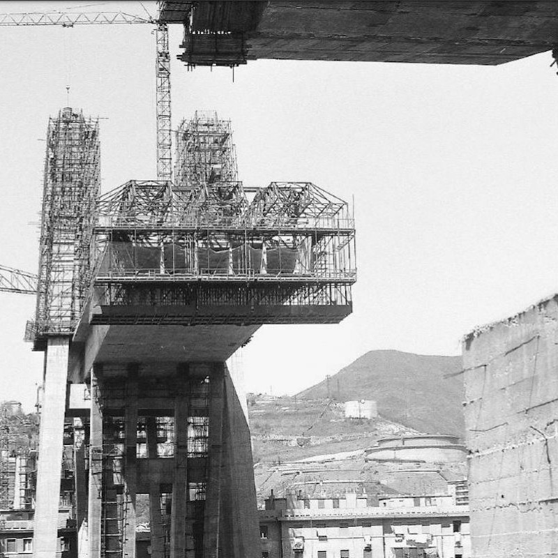 Crolla a Genova il Ponte Morandi