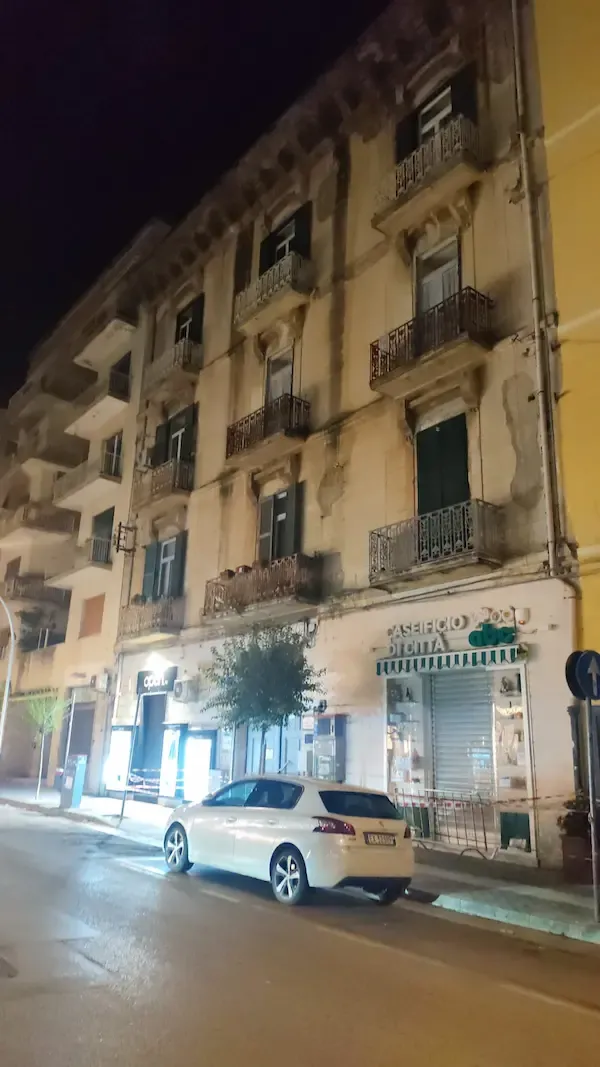 Palazzo a rischio crollo in Piazza Matteotti a Caserta