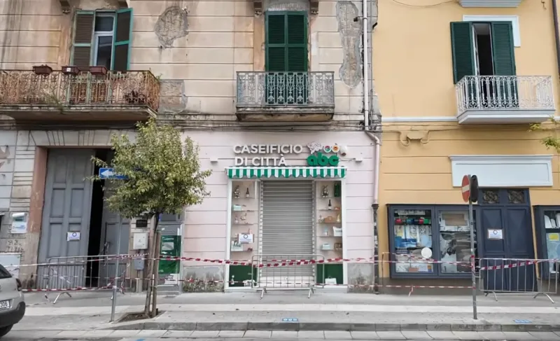 Palazzo a rischio crollo in Piazza Matteotti: 25 famiglie evacuate