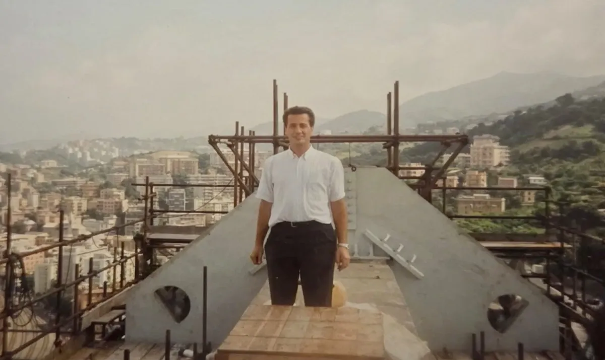 Emanuele Codacci Pisanelli negli anni '90 analizza la pila 11 del Ponte Morandi