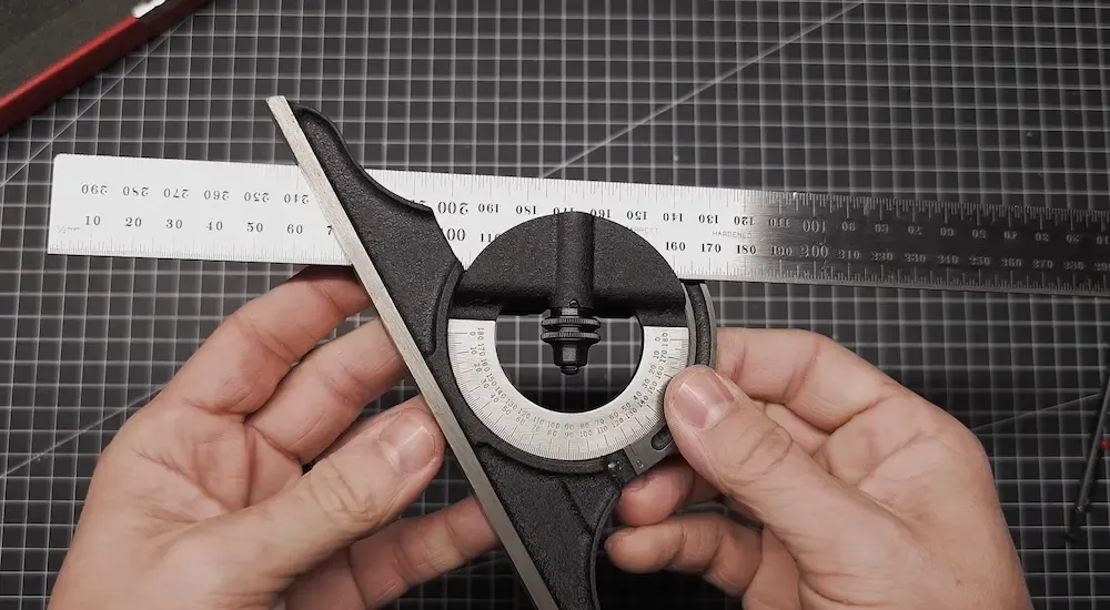 Il goniometro di una squadra combinata Starrett